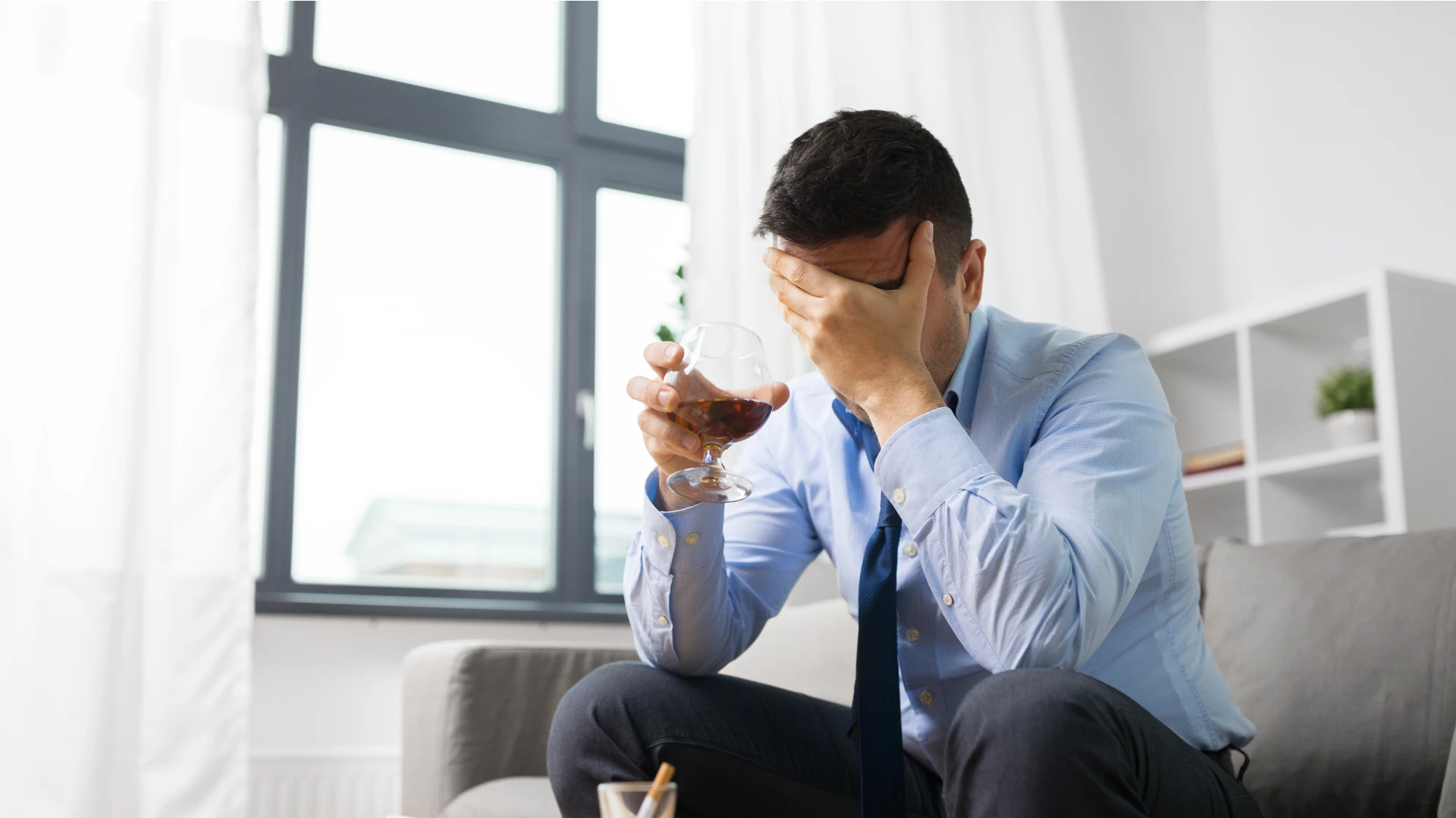 Bezsenność po alkoholu - czy alkohol powoduje zaburzenia snu?